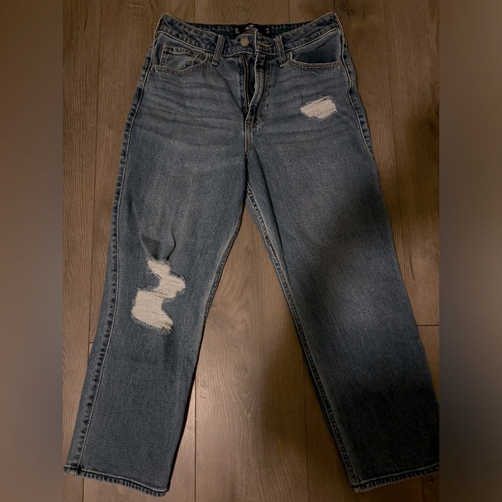 in brand new condition! dark blue Hollister jeans. smoke free/pet free home.